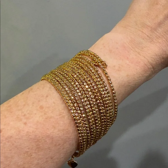 Elegant Gold Beaded Bracelet with Heart Charm - Picture 1 of 4